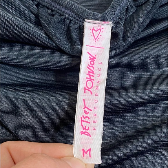 Betsey Johnson  performance spot gray top size Medium - Picture 6 of 7